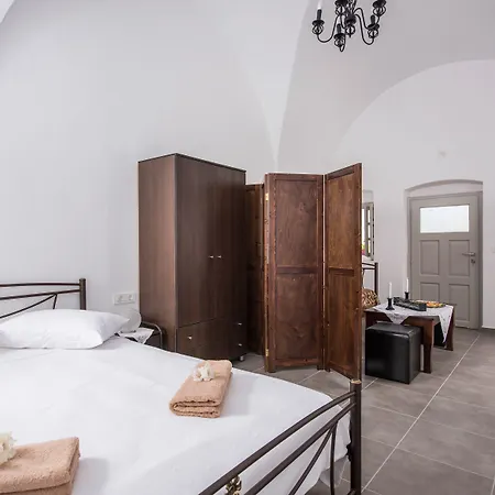 Aegeon Megalochori (Santorini)