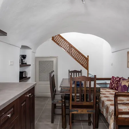 Aegeon Megalochori (Santorini)